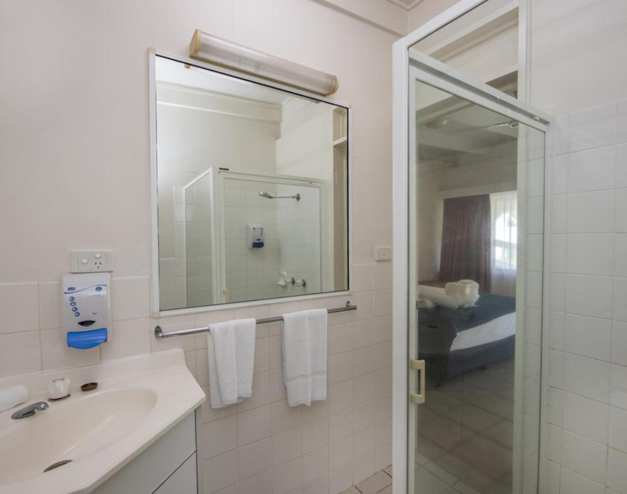 Affordable Island Escape! Queen Studio, Nelly Bay Экстерьер фото